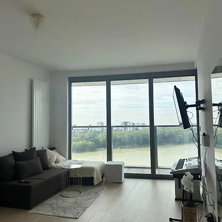 Mrakodrap Skyscraper Eurovea 2 Witch Parking 布拉迪斯拉发
