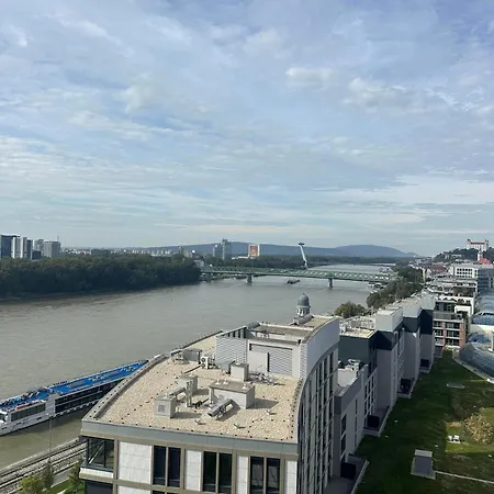 公寓 Mrakodrap Skyscraper Eurovea 2 Witch Parking *